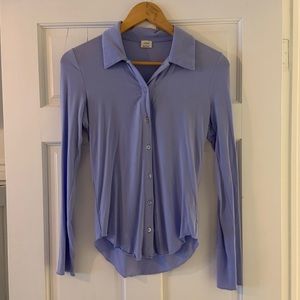 Aritzia Wilfred pose hip long sleeve top. Blue/lavender colour, size small